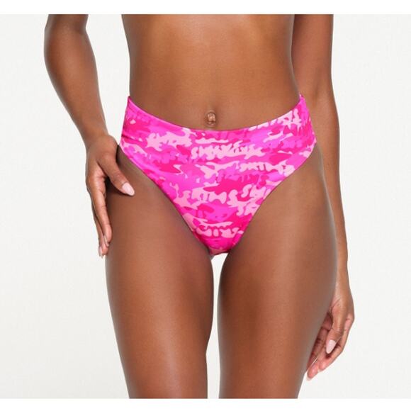 NWT SKIMS Women's Pink Camo Signature Swim Mid Waist Bottom Size Small - Picture 1 of 8